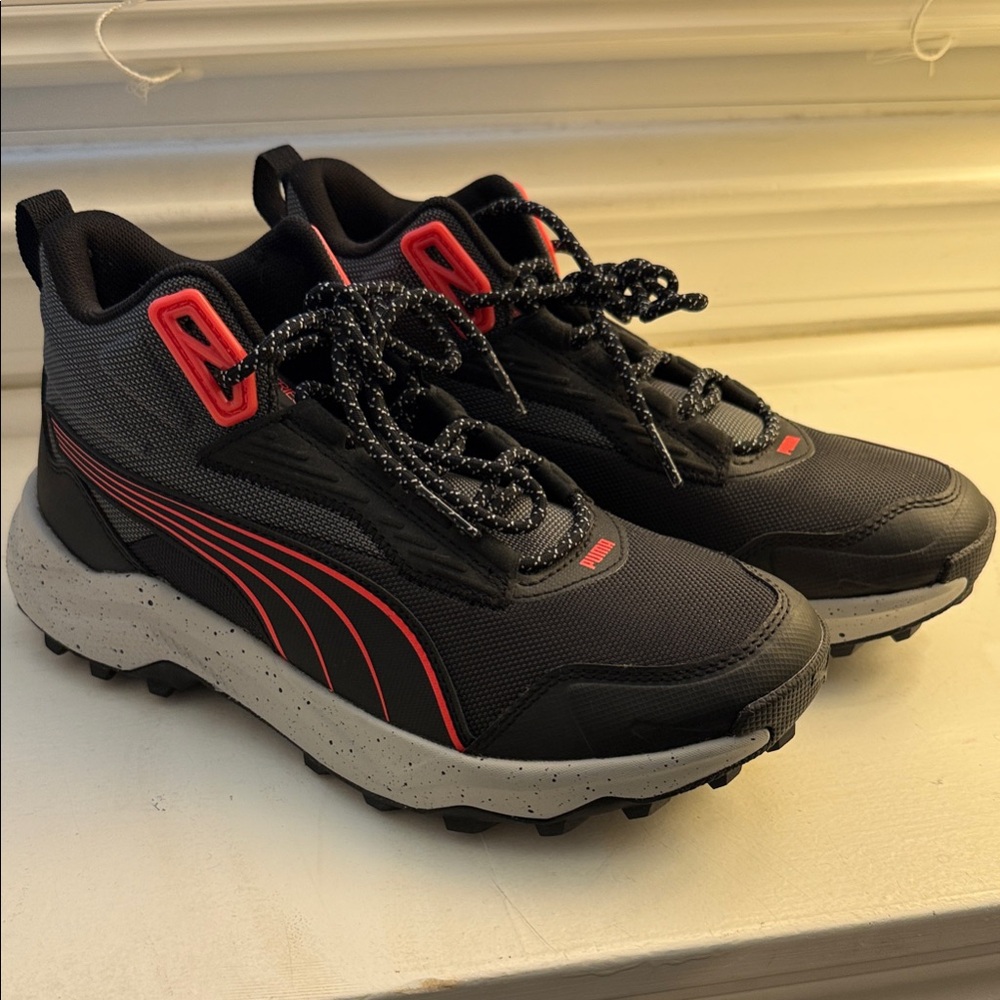 Puma women’s pro series pro-foam Black and Red Trail Sneakers. Never worn.